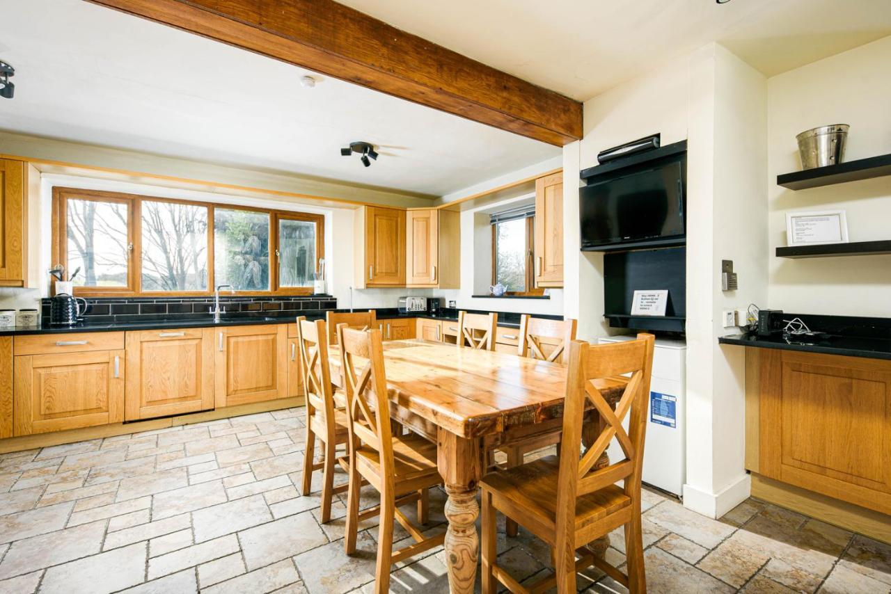 Villa The West Barn Near Bath, Sleeps 24 And 2 Hot Tubs Bristol Exterior foto