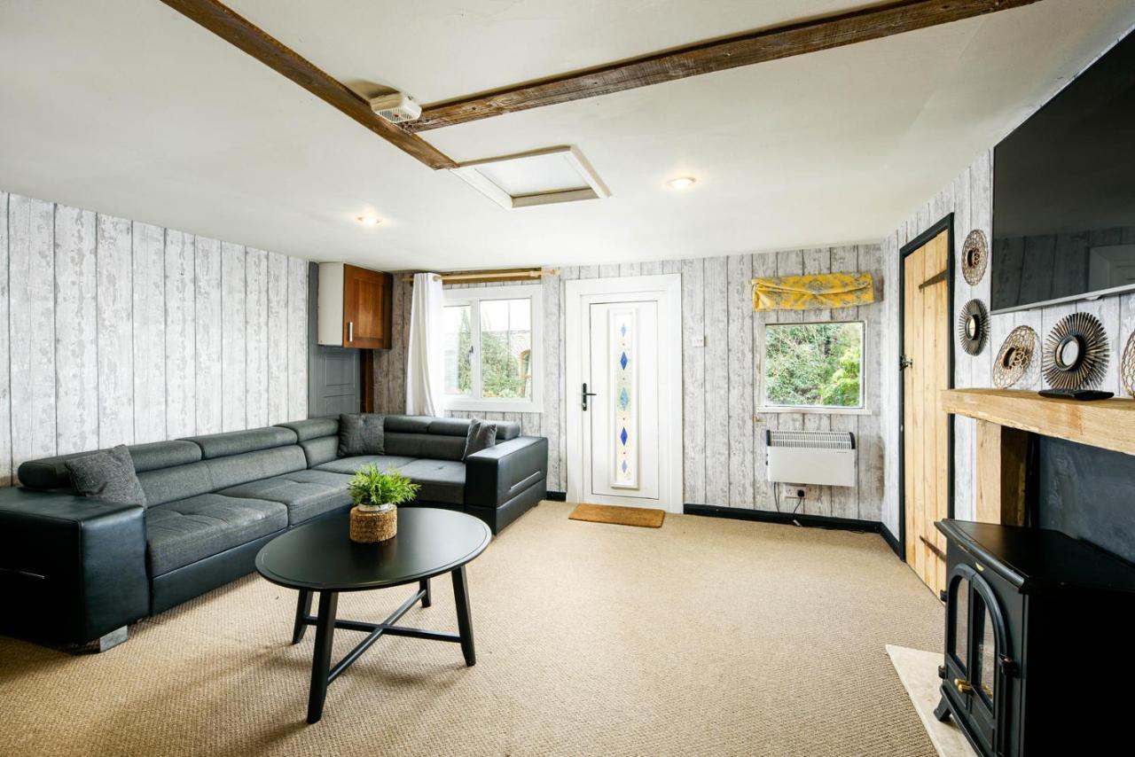 Villa The West Barn Near Bath, Sleeps 24 And 2 Hot Tubs Bristol Exterior foto