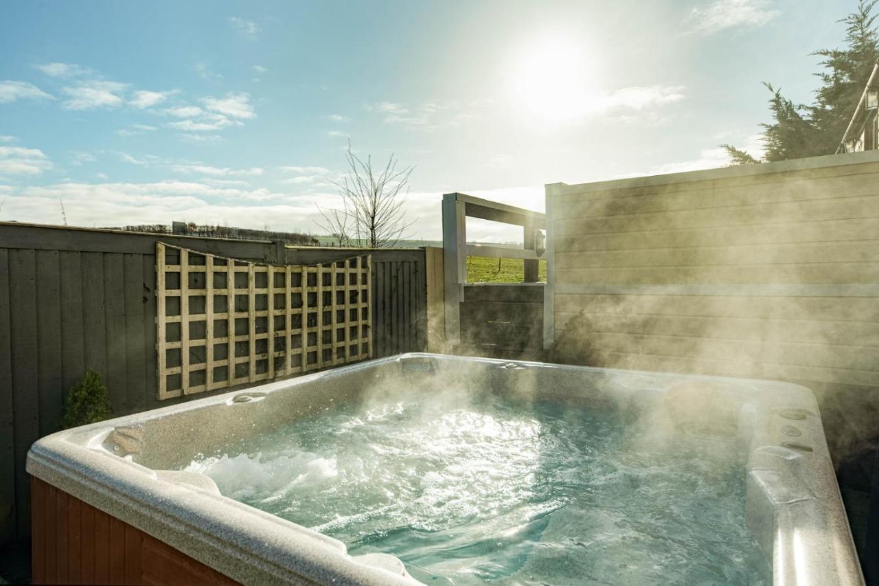 Villa The West Barn Near Bath, Sleeps 24 And 2 Hot Tubs Bristol Exterior foto