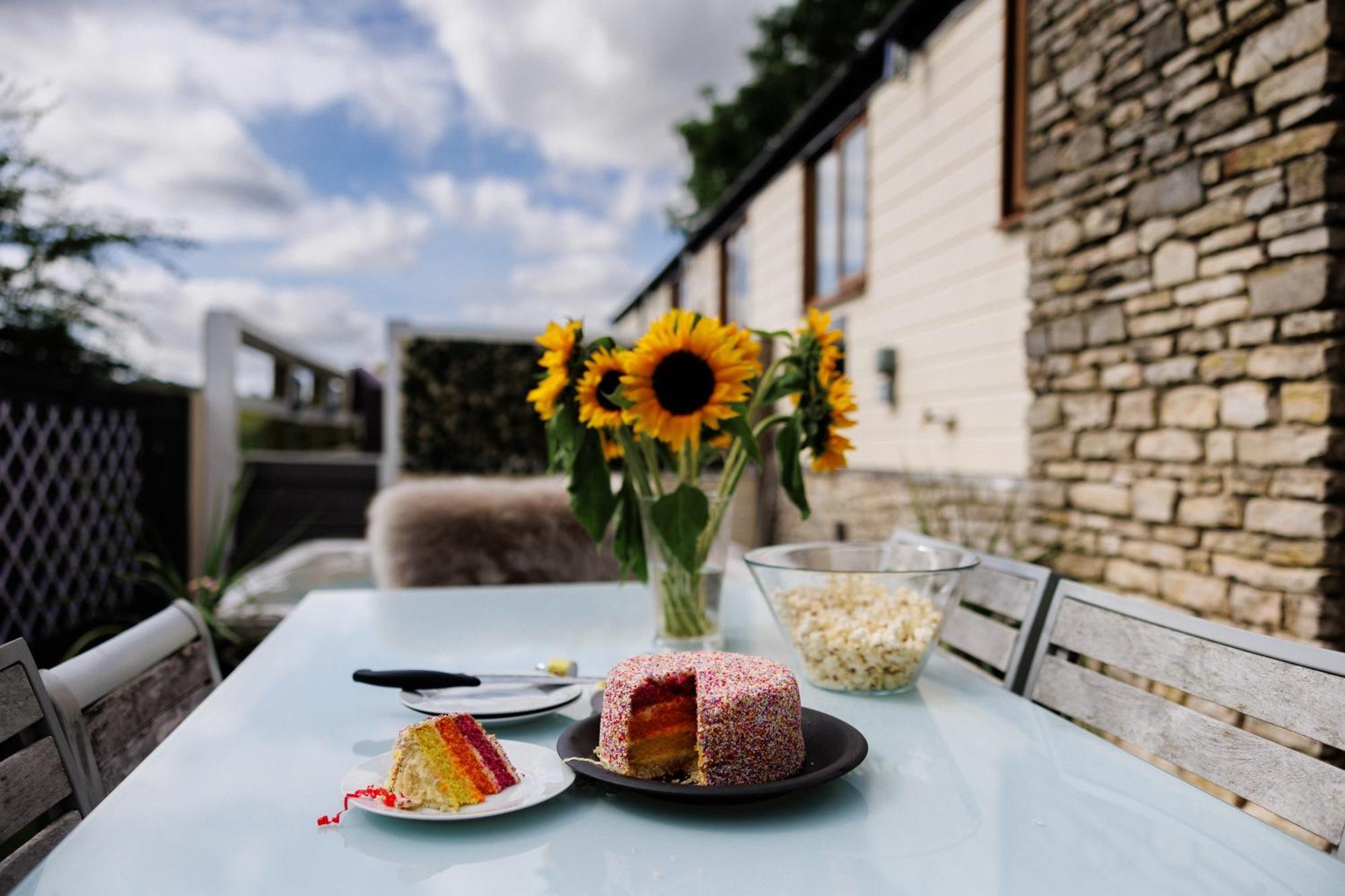 Villa The West Barn Near Bath, Sleeps 24 And 2 Hot Tubs Bristol Exterior foto