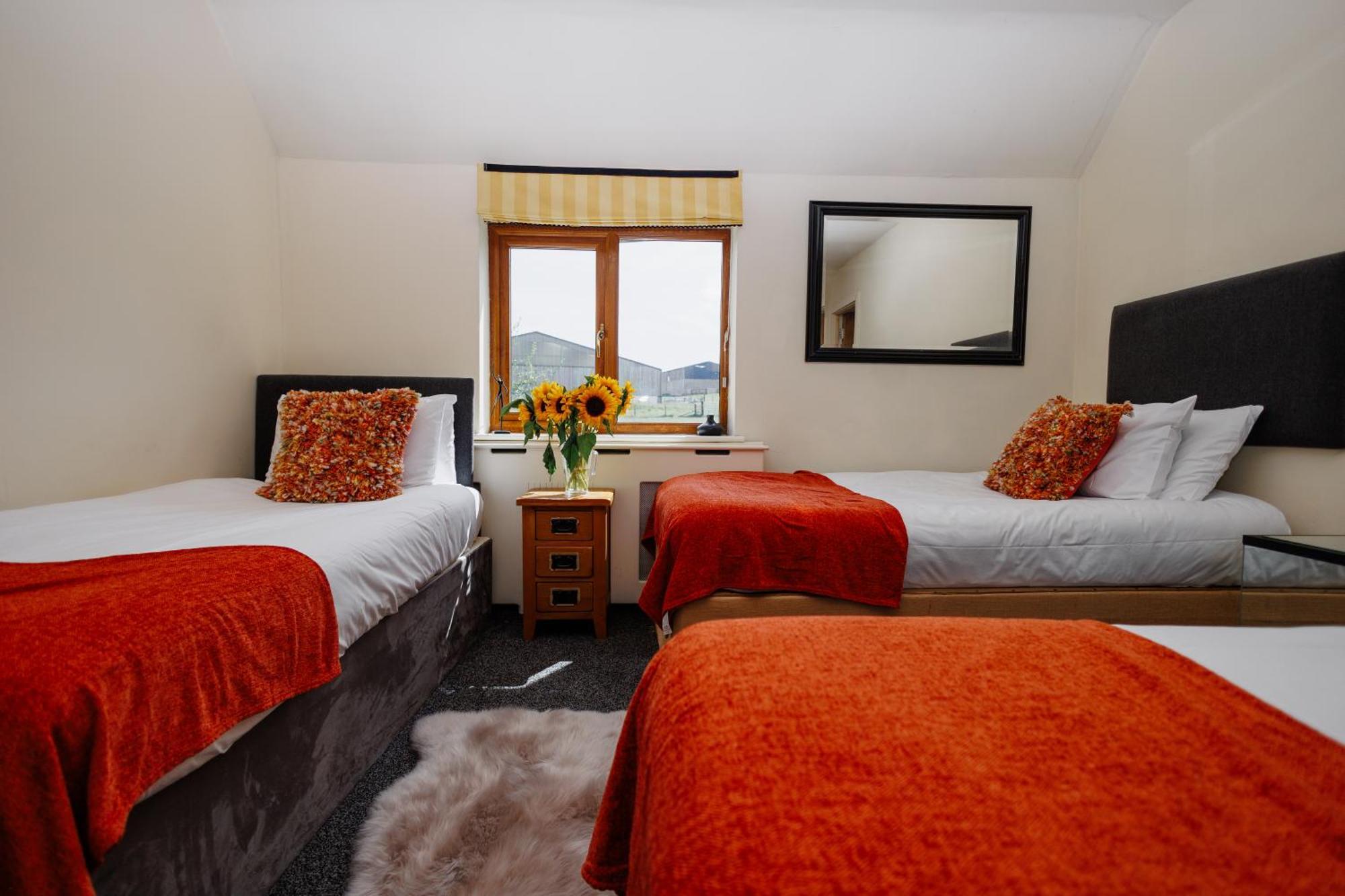 Villa The West Barn Near Bath, Sleeps 24 And 2 Hot Tubs Bristol Exterior foto